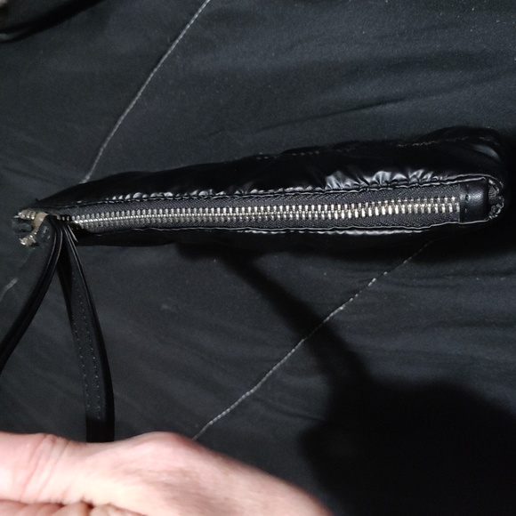 Black leather stiff Madden clutch - Picture 3 of 3